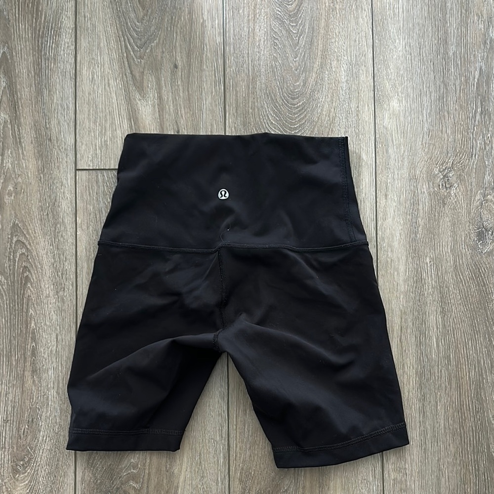 Lululemon Woman’s Biker Black Shorts SIZE 4 - Picture 1 of 2